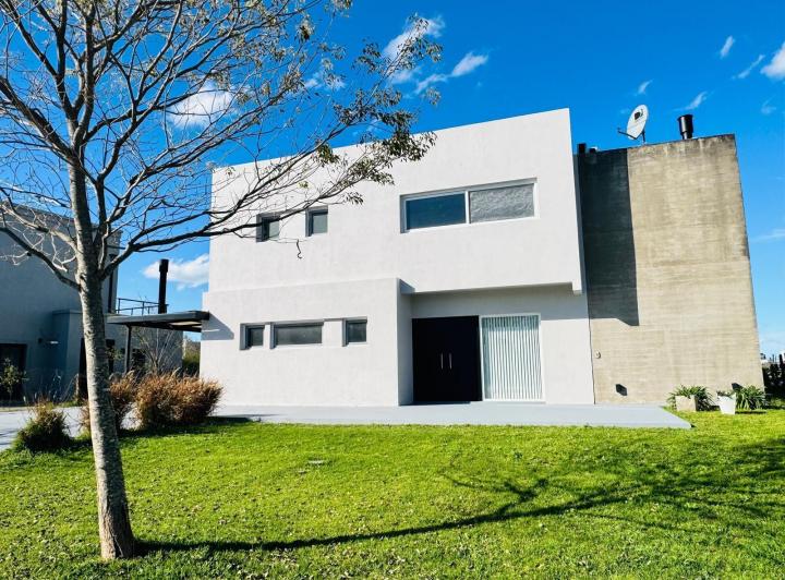 Casa · 260m² · 6 Ambientes · 5 Cocheras