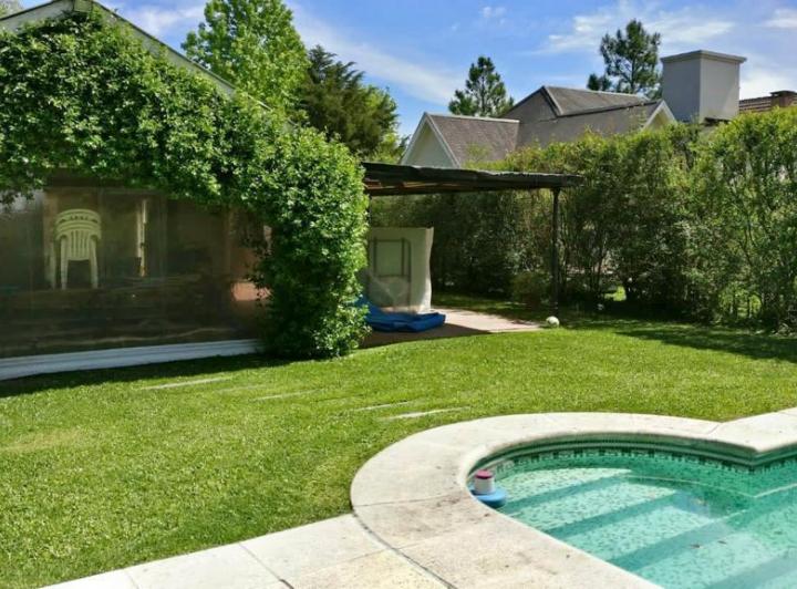 Casa · 140m² · 4 Ambientes · 2 Cocheras