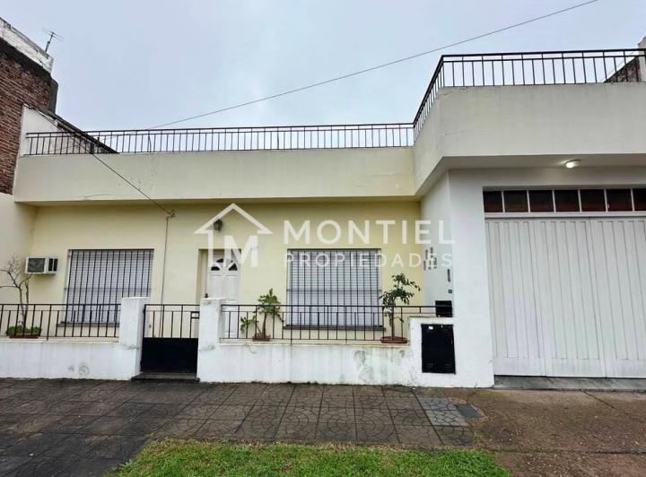 Casa · 80m² · 4 Ambientes · 2 Cocheras