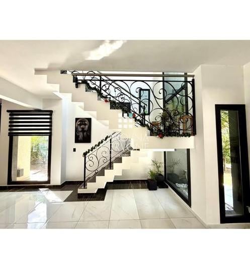 Casa · 250m² · 4 Ambientes · 1 Cochera