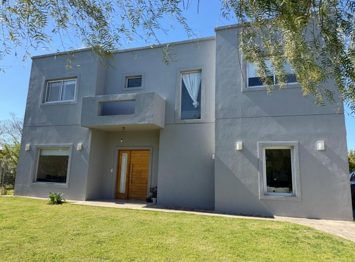 Casa · 150m² · 5 Ambientes · 2 Cocheras