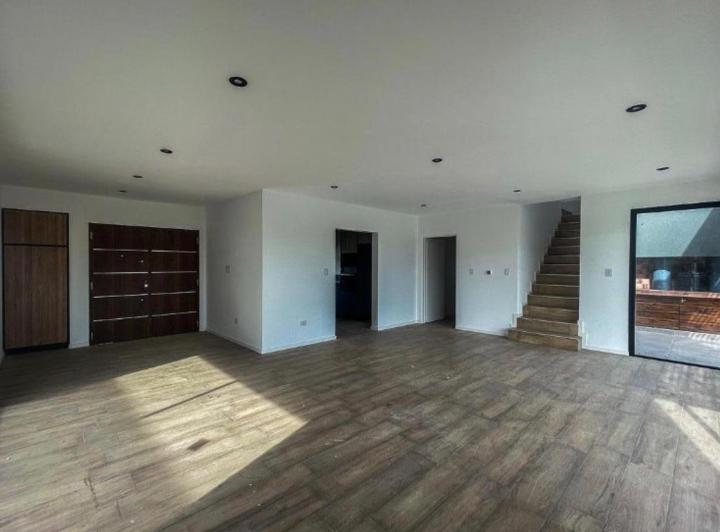 Casa · 172m² · 5 Ambientes · 2 Cocheras