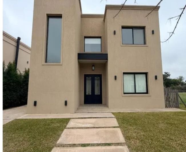 Casa · 250m² · 5 Ambientes · 2 Cocheras