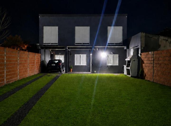 Casa · 100m² · 4 Ambientes · 2 Cocheras
