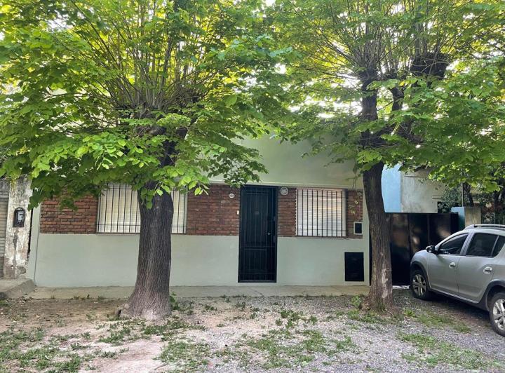 Casa · 85m² · 3 Ambientes · 2 Cocheras