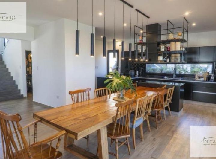 Casa · 265m² · 6 Ambientes