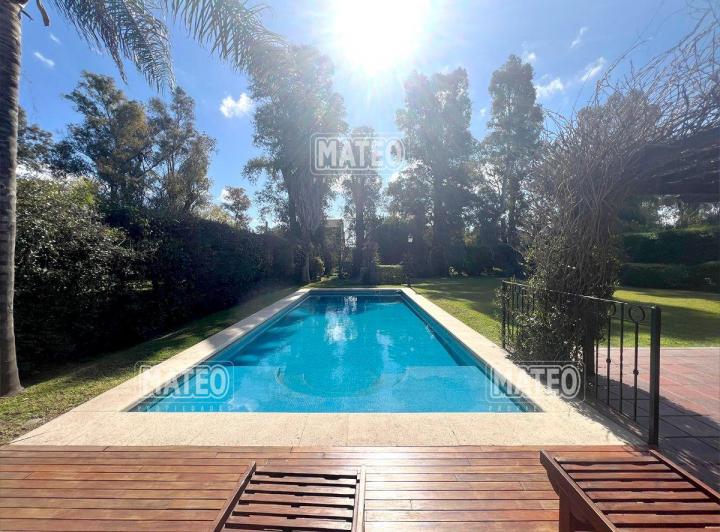 Casa · 250m² · 5 Ambientes · 2 Cocheras