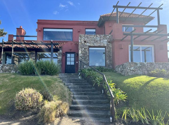 Casa · 185m² · 5 Ambientes · 1 Cochera