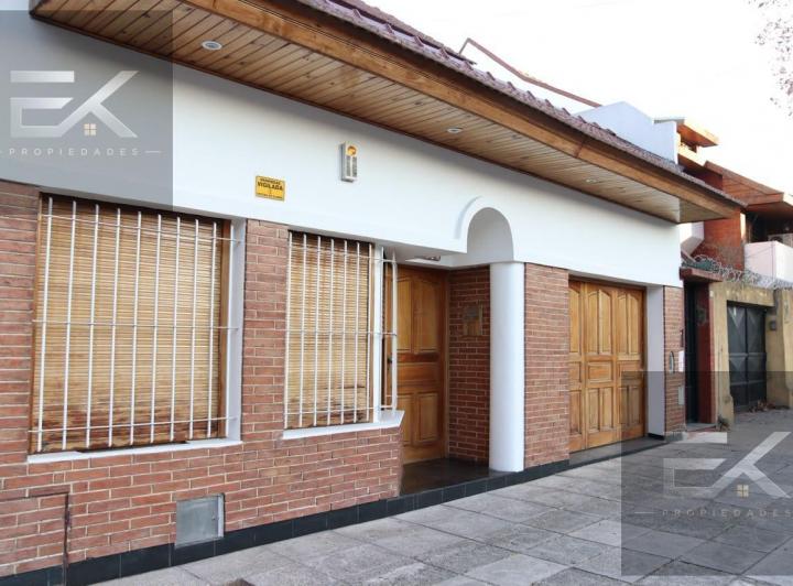 Casa · 72m² · 6 Ambientes · 1 Cochera