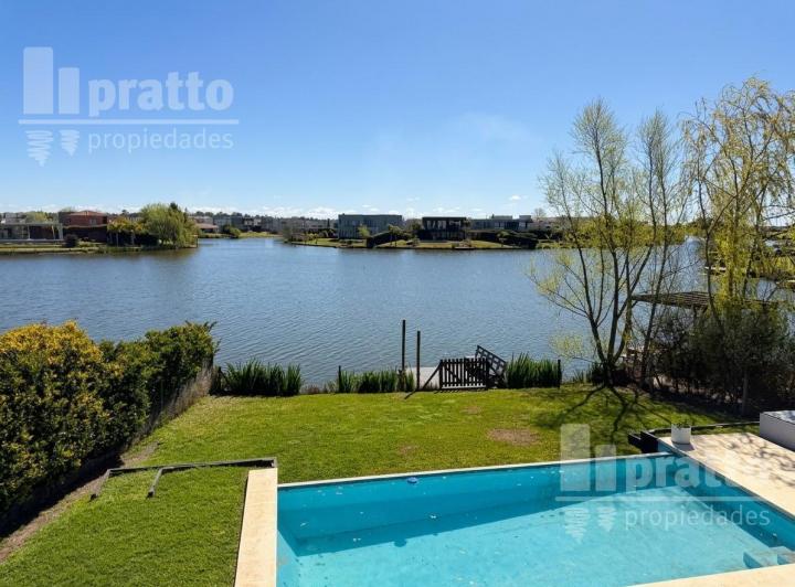 Casa · 236m² · 5 Ambientes · 2 Cocheras