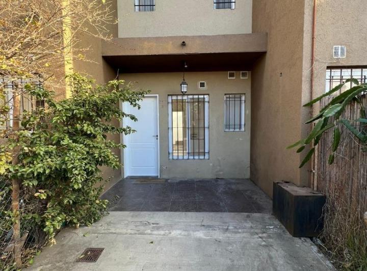 Casa · 80m² · 2 Ambientes · 1 Cochera