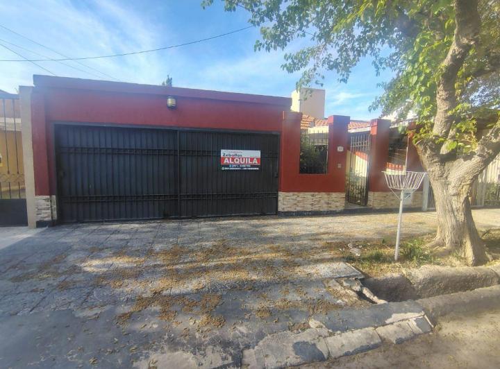 Casa · 320m² · 12 Ambientes · 2 Cocheras