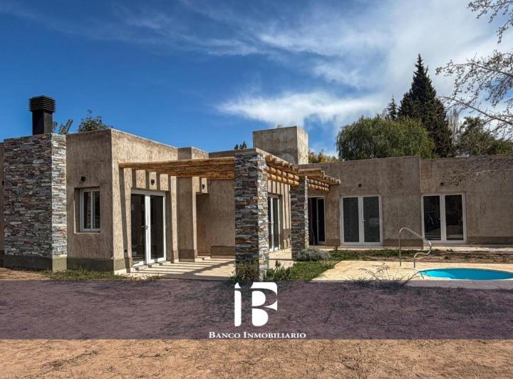 Casa · 135m² · 5 Ambientes · 2 Cocheras