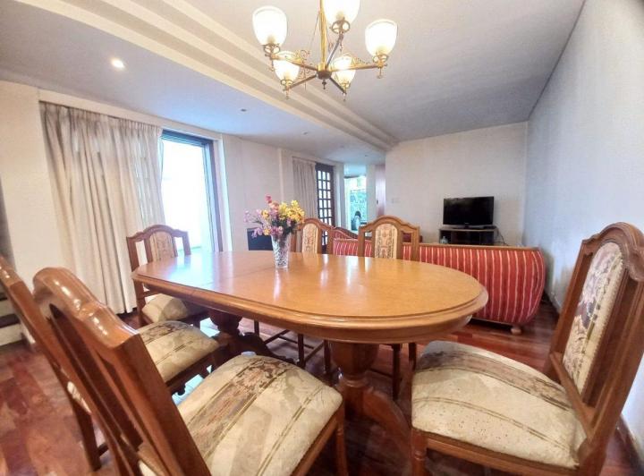 Casa · 276m² · 5 Ambientes · 1 Cochera