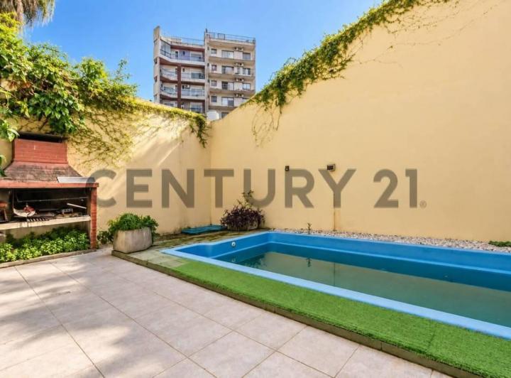 Casa · 249m² · 7 Ambientes · 2 Cocheras