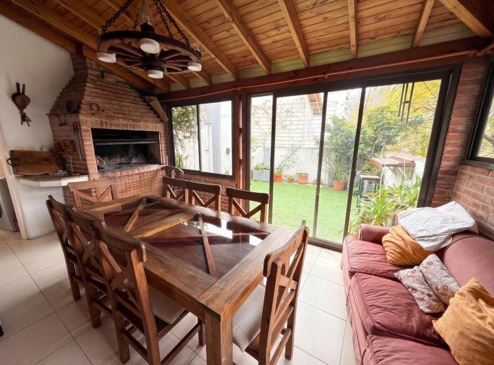 Casa · 180m² · 4 Ambientes · 1 Cochera