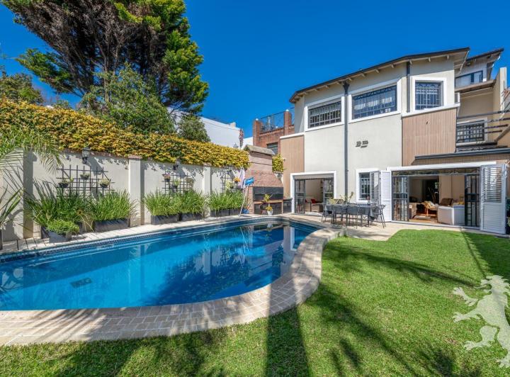 Casa · 367m² · 6 Ambientes · 2 Cocheras