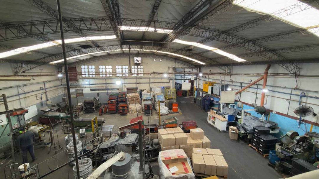 VENTA GALPON CON OFICINAS 800M CUB. EN CASEROS