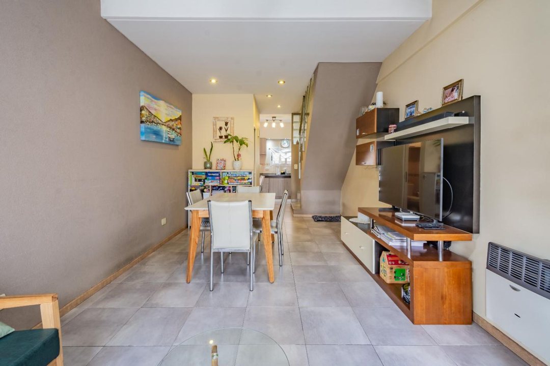 VENTA PH 3 AMBIENTES CON JARDIN Y COCHERA CASTELAR