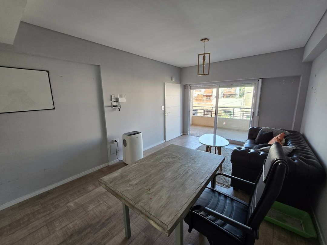 DEPARTAMENTO 2 AMBIENTES EN VENTA EN ALSINA BALCON