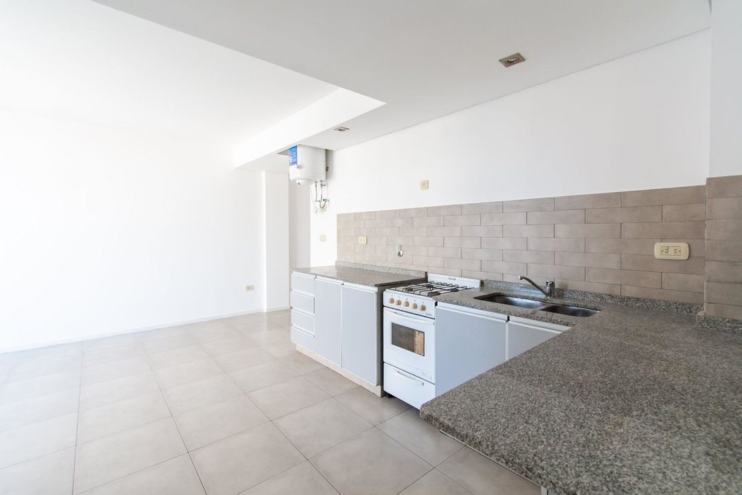 DEPARTAMENTO ALQUILER MORON 3 AMBIENTES COCHERA