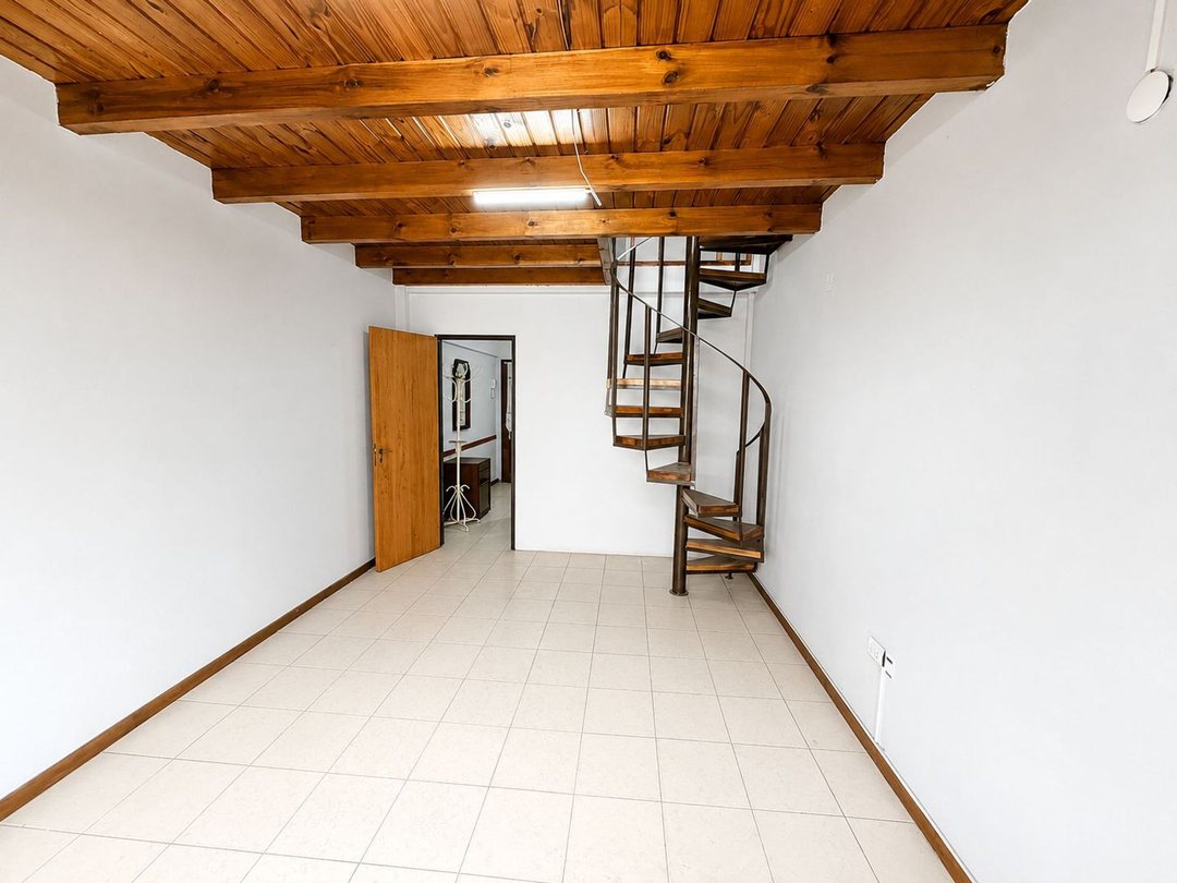 VENTA OFICINA CON COCHERA EN VARELA CENTRO