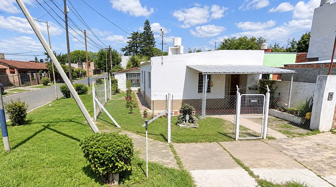 CASA EN VENTA EN LA PLATA EN ESQUINA