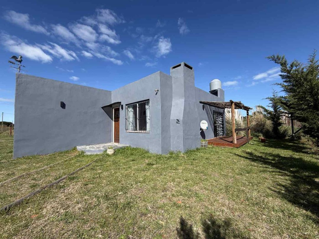 VENTA CASA  ESTILO CAMPO A SOLO  200 MTRS DEL MAR