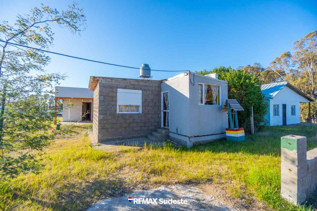 TERRENO y 2 CONSTRUCCIONES  EN PEHUENCÓ