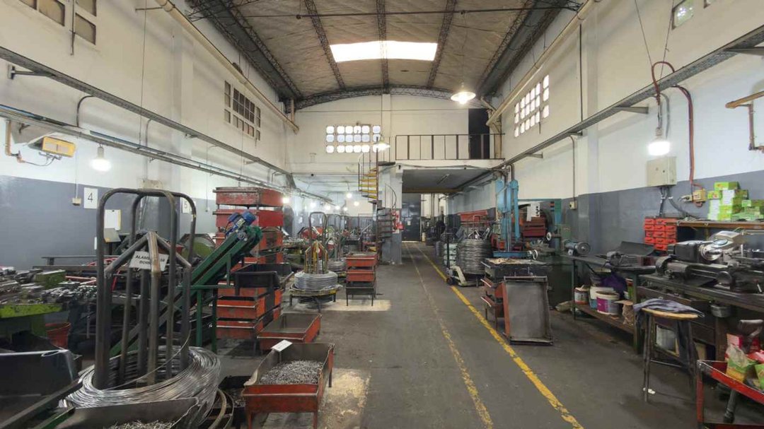 VENTA GALPON INDUSTRIAL 400M CUBIERTOS EN CASEROS