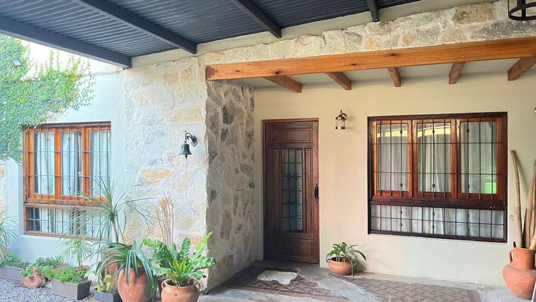 VENTA CASA 3 DORMIT., COCHERA, QUINCHO Y PILETA