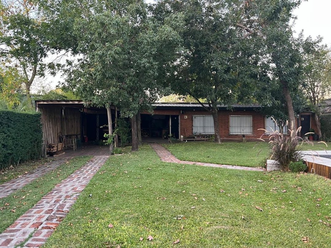 CASA QUINTA CON GRAN LOTE