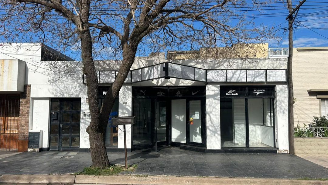 VENTA CASA CÉNTRICA MÁS LOCAL COMERCIAL