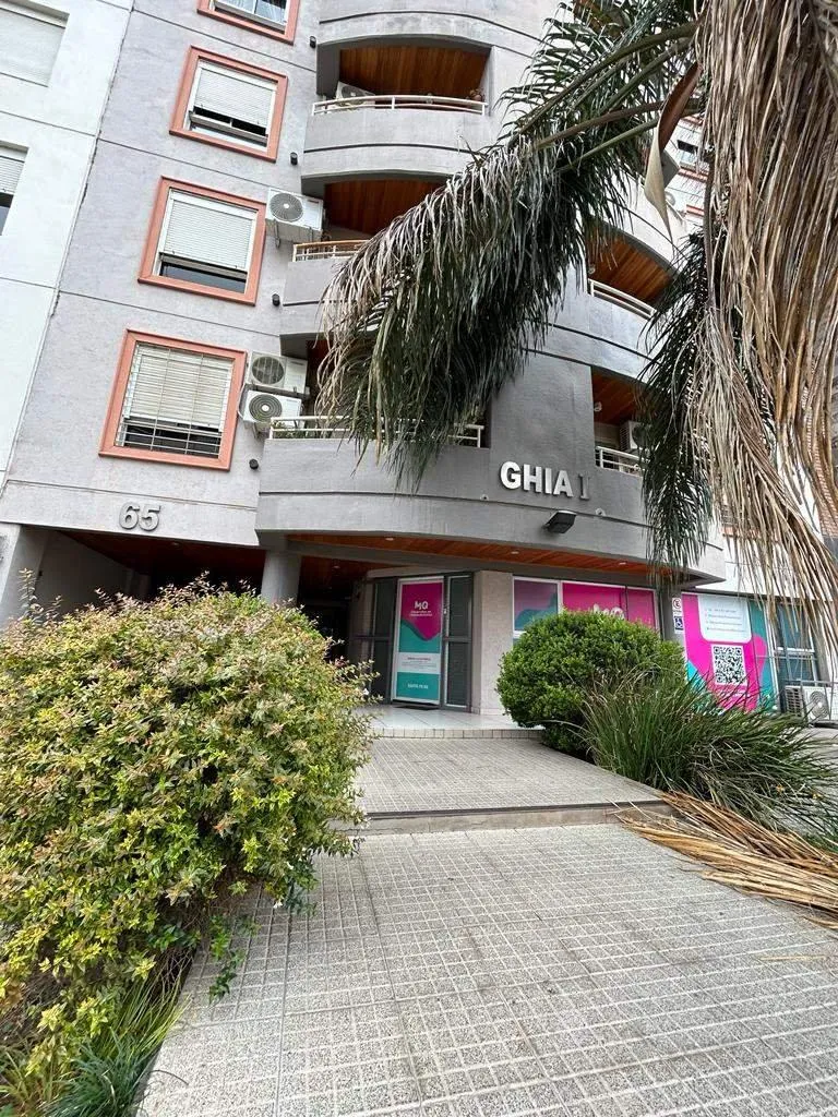 LOCAL EN VENTA EN PLENO CENTRO  70 M2 Y RENTA VIGENTE