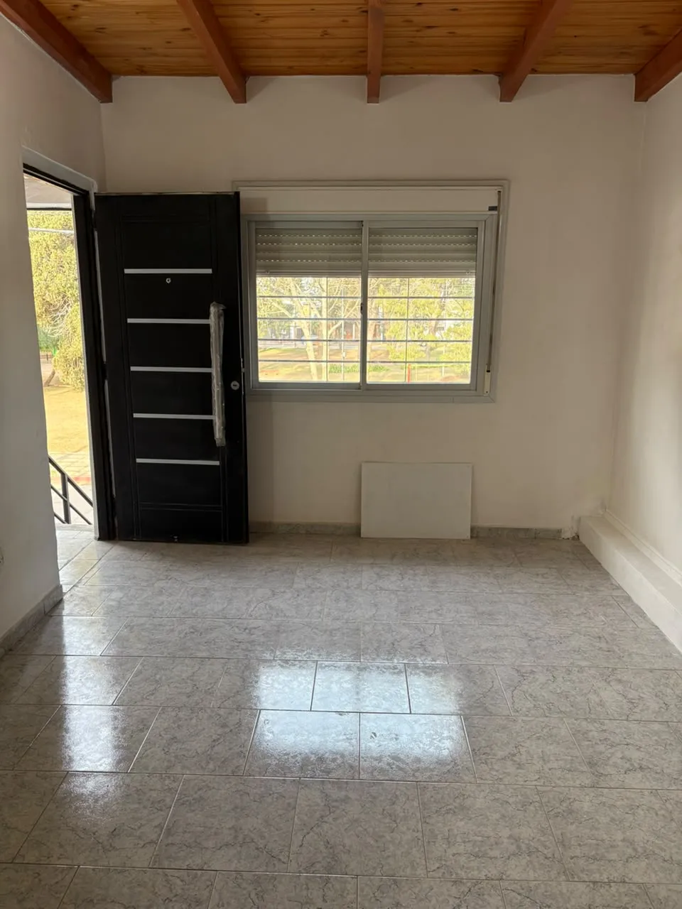 ALQUILO PH DEPARTAMENTO PLANTA ALTA 1 DOMITORIO - FRENTE A LA PLAZA - BARRIO JORGE NEWBERY