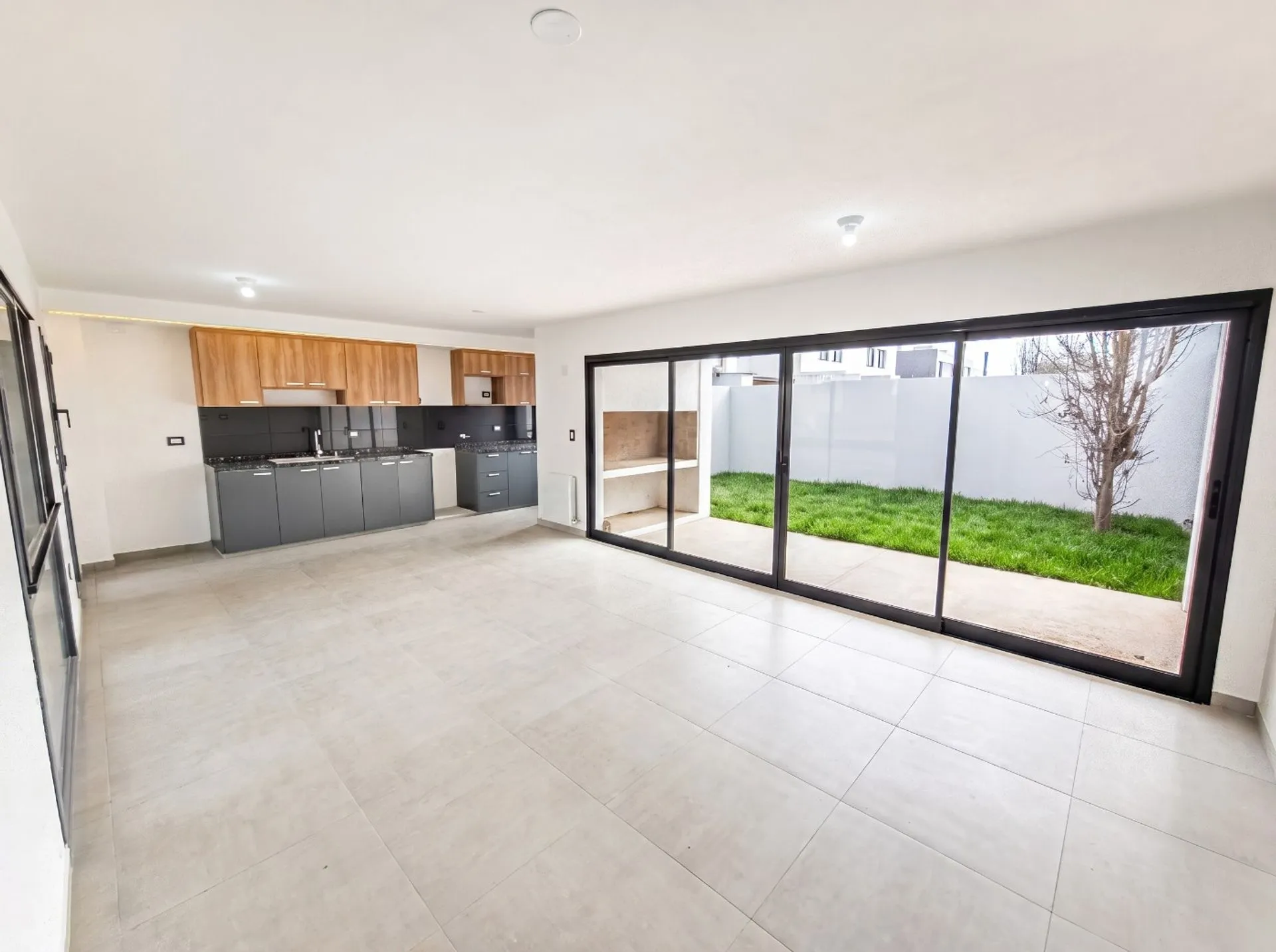 CASA TIPO DUPLEX PRADOS DE MANANTIALES CORDOBA 3 DORMI QUINCHO PATIO A ESTRENAR VENTA