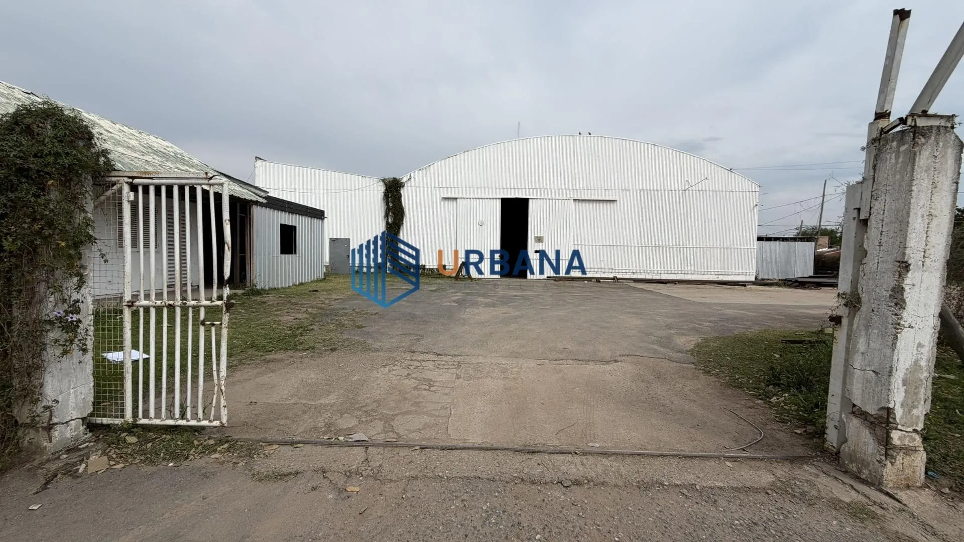 Galpon 1.800m2 mas 3.200m2 de terreno sobre Bv Los Alemanes