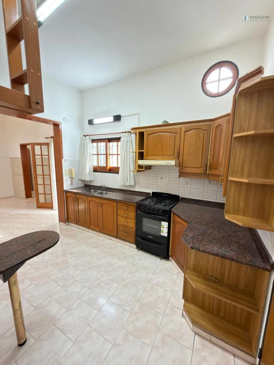 VENTA CASA DE 4 DORMITORIOS EN BARRIO GENERAL PAZ!! NO TE PIERDAS ESTA OPORTUNID...