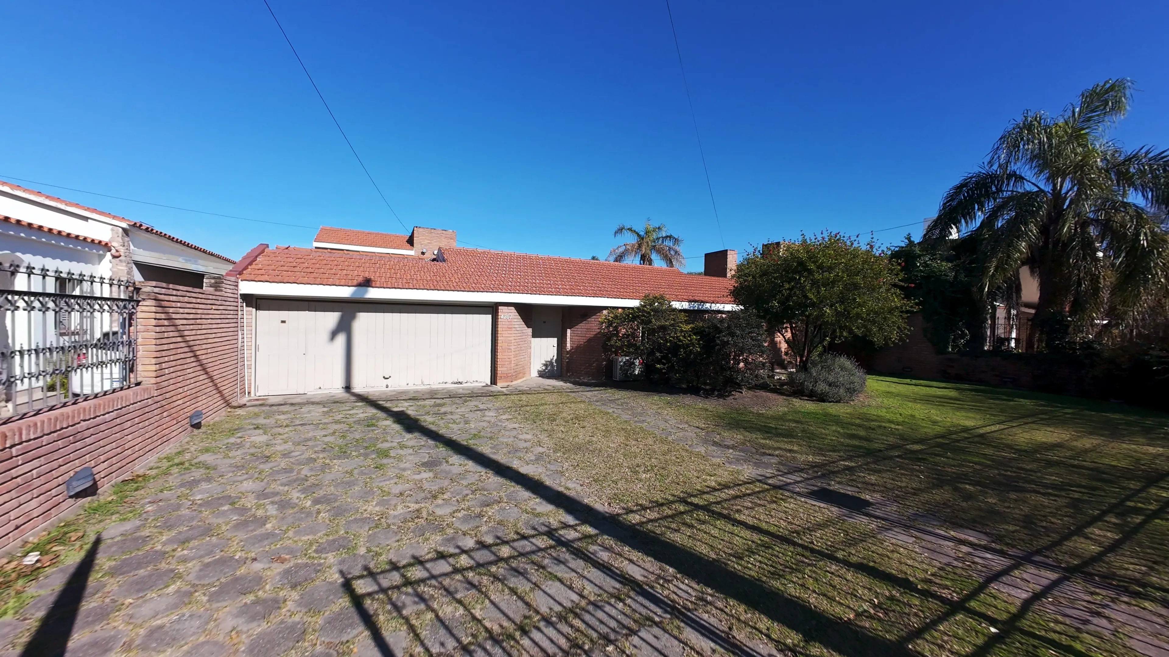 VENTA- CASA 5 DORMITORIOS- CERRO DE LAS ROSAS