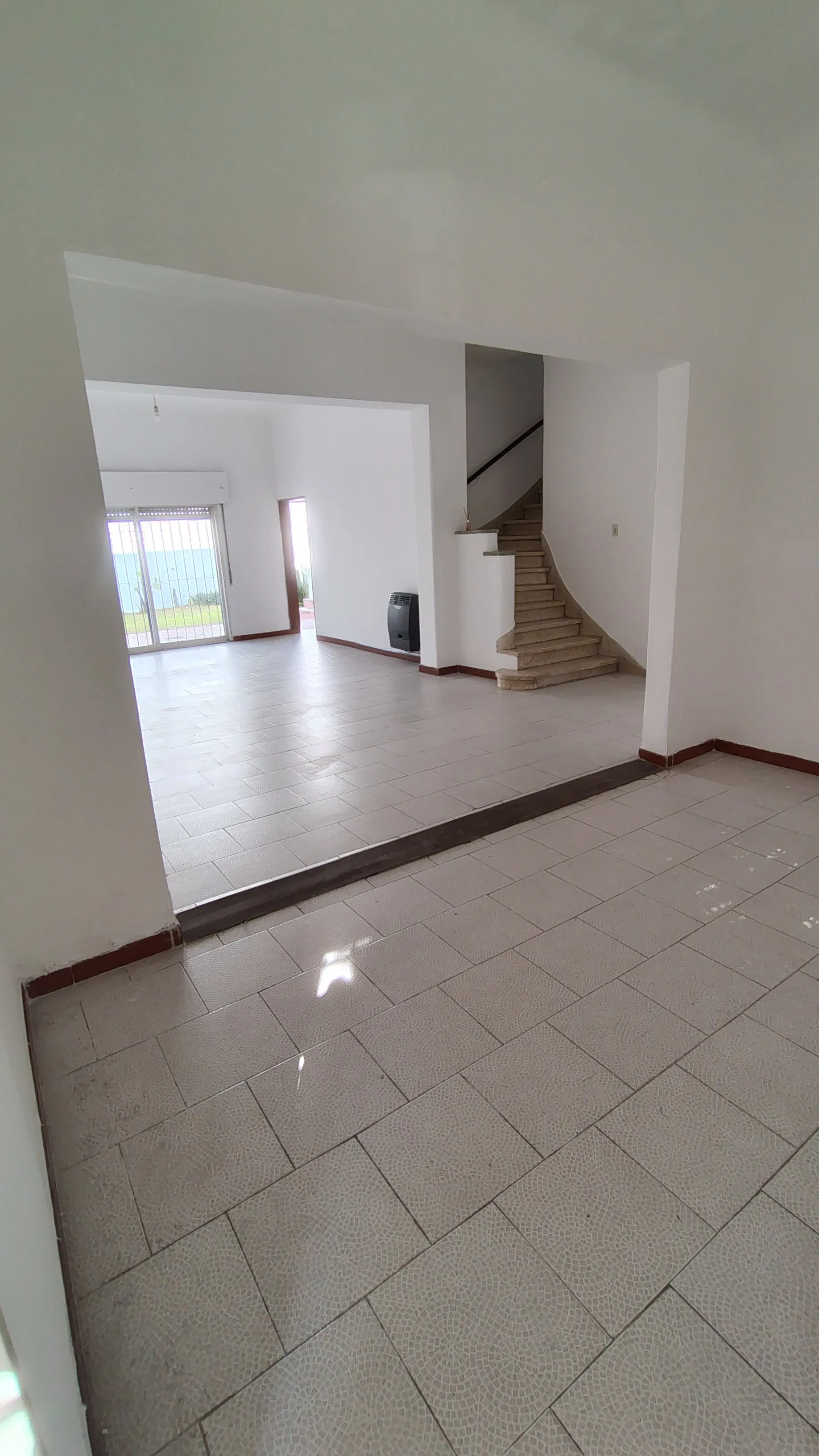 Cofico  ¡Excelente oportunidad en alquiler! Casa muy amplia y luminosa!