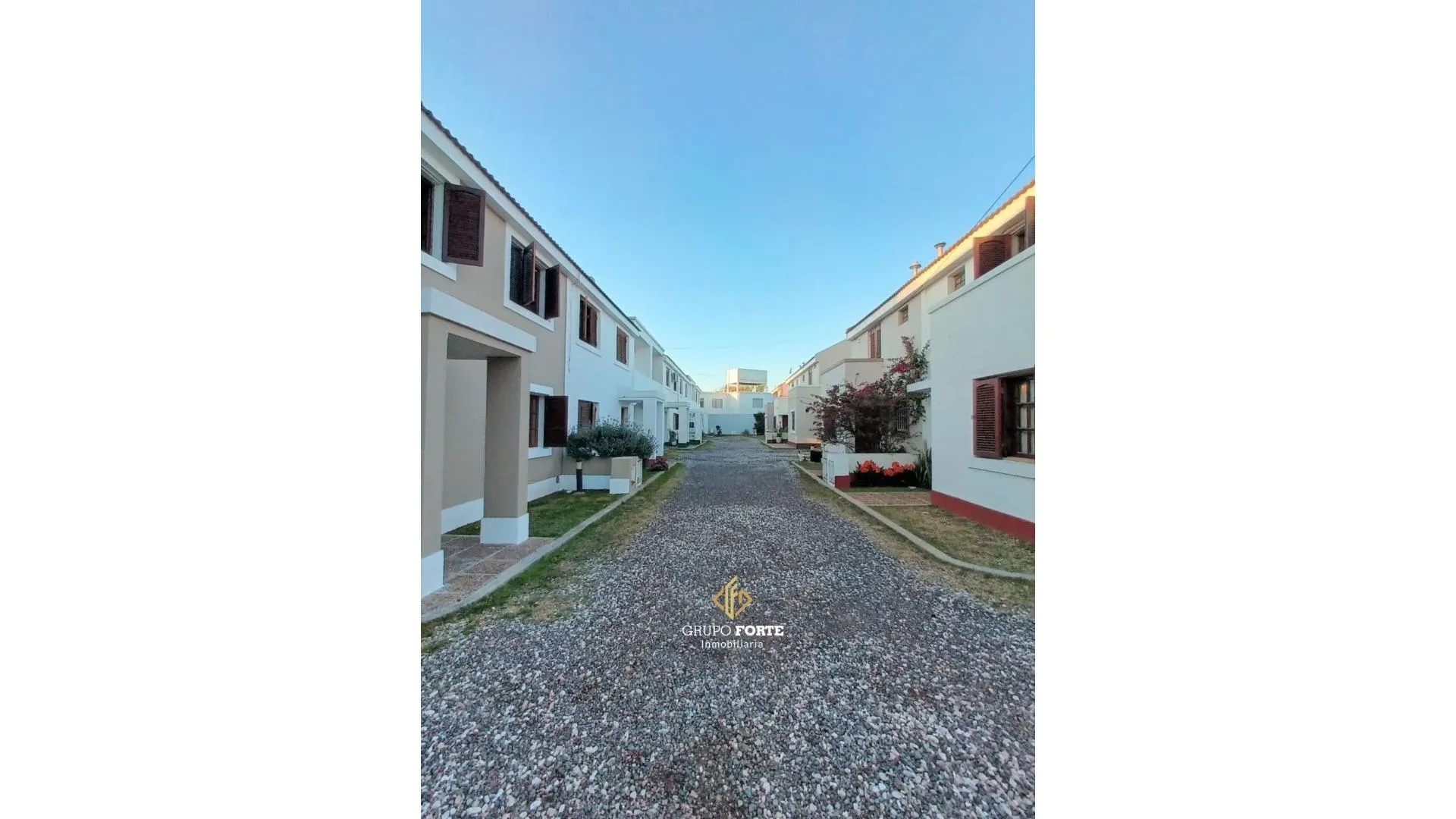 DÚPLEX EN HOUSING TERRAZAS DEL CHATEAU