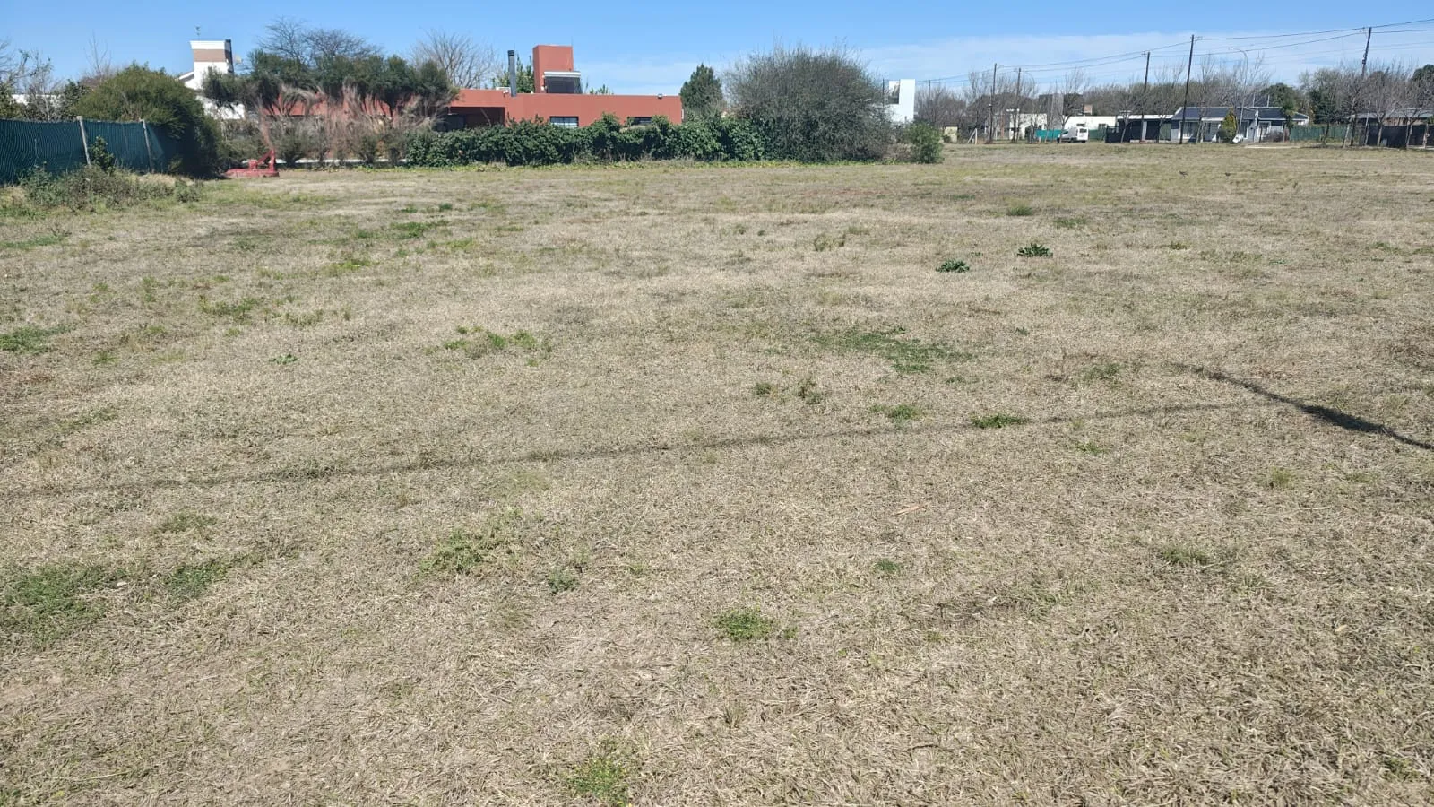 Venta Lote Frente a la Plaza Quintas De Italia 5 !!