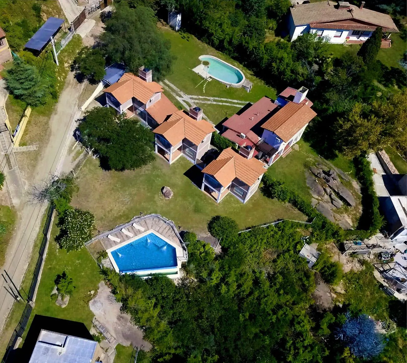 VENTA COMPLEJO TURÍSTICO DE TRES DUPLEX - VILLA CARLOS PAZ, CÓRDOBA