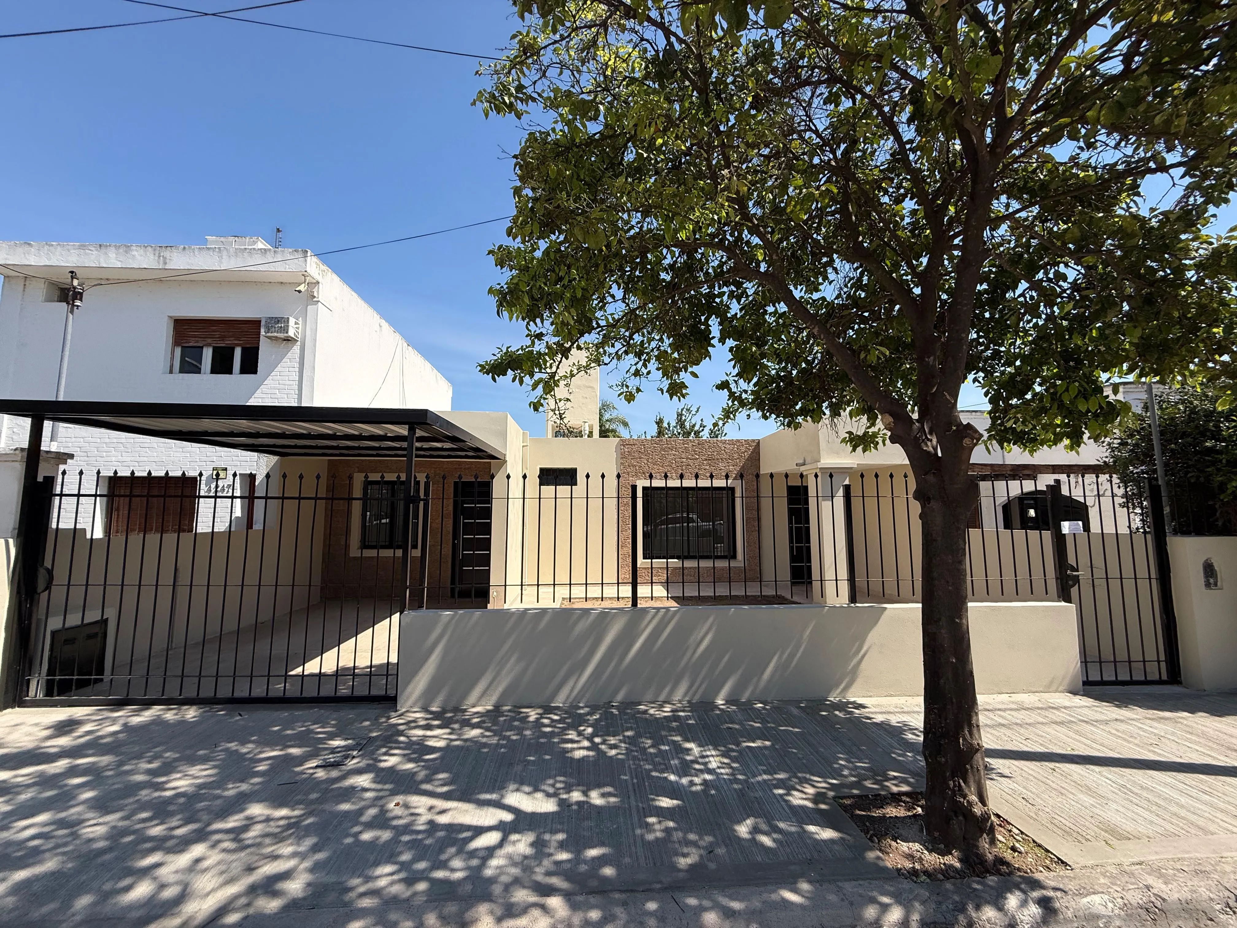 Casa de Dos Dormitorios en Venta Villa Centenario