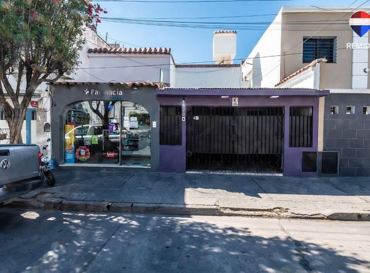 Casa · 230m² · 4 Ambientes · 1 Cochera