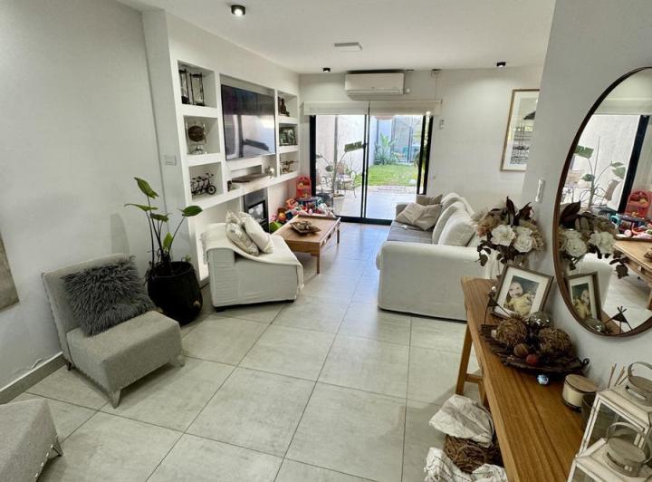 Casa · 108m² · 4 Ambientes · 2 Cocheras