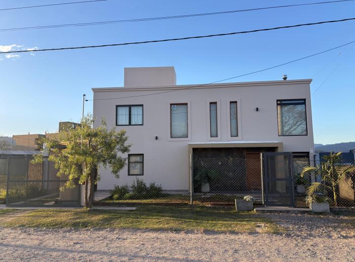 Casa · 214m² · 3 Dormitorios · 1 Cochera