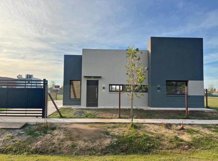 Casa · 75m² · 3 Ambientes · 2 Cocheras