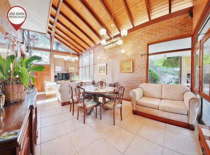Casa · 183m² · 6 Ambientes · 2 Cocheras