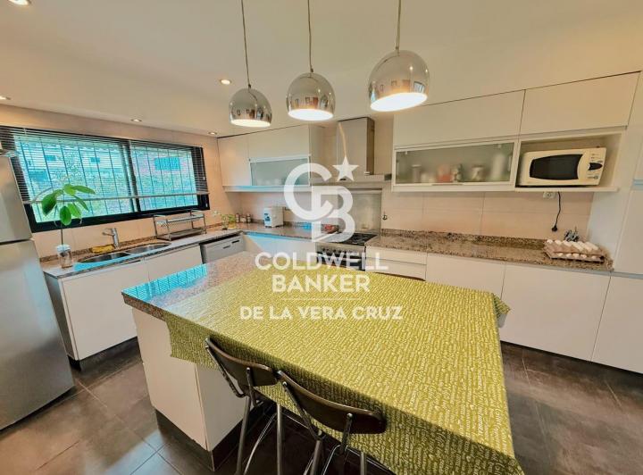 Casa · 192m² · 7 Ambientes · 2 Cocheras